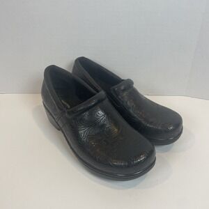 YUU Slip On Clogs‎ Size 7.5 Memory Foam Black Bethanee Embossed